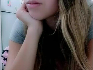 efitopia bright slut fucks pussy