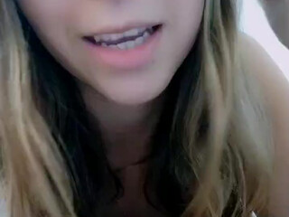 Efitopia shows her pussy on the chair