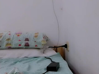 efitopia gorgeous chick licks phallus and pulls pussy