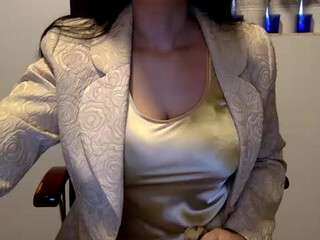 Erikaitalia petite hottie passionately jerks off her cunt