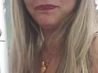 feet lady Incendiary chick