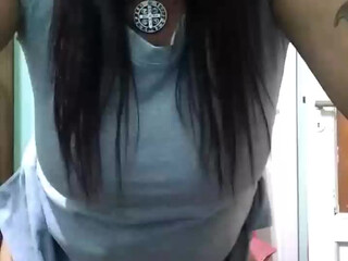 Fernandahi the obstinate babe works the body with oil