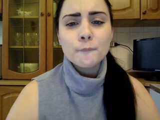 giuly21 crazy queen gently pulls the vagina