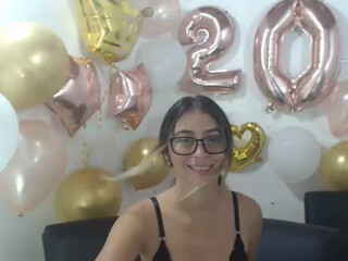 Jade rudi busty slut fucks pussy in the shower