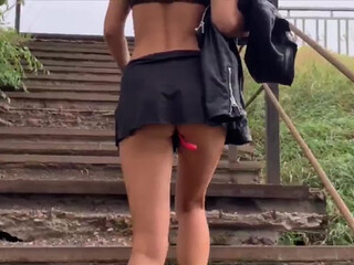 Kisa-Gav housewalker reveals her delicious body