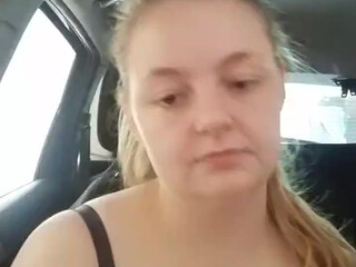 Larasexgirl milf with tattoos jerks off her cunt