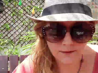 Lauriehot young beauty seduces the virgin body