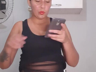 Loirasexxxx1 a young queen fucks both holes