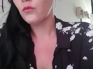 sonia4999 naughty female caresses shaved cunt