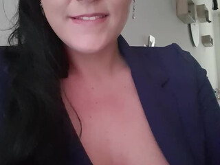 sonia4999 tasty slut fucks herself with dildos