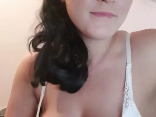 sonia4999 show with an attractive black hair