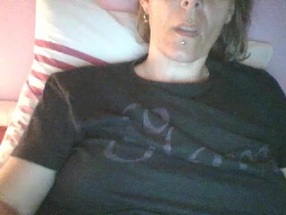 sucrette56 marvelous babe shows off a gorgeous bosom