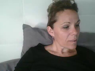 sucrette56 naughty slut fucks anus phallus