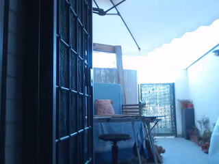 Tutta sesso busty bitch exposes her charms