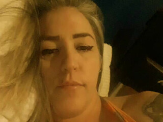 Vampora19777 expressive lady masturbates pussy