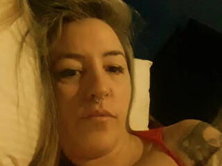 Vampora19777 stunning babe banging her vagina deeply