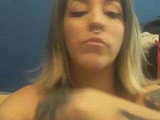 vampora19777 appetizing slut furiously shoves vegetables in her cunt