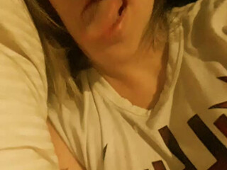 Vampora19777 skinny beauty jerks off in her shower