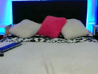 Viky33 adorable cam girl pulls clit