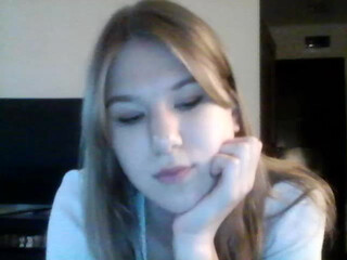 fuckmeplease pounding her pussy with a big dildo