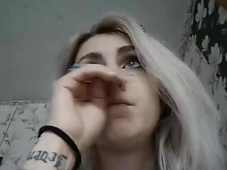 iskorka cute busty bitch fingering