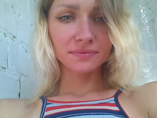 kitty attractive chick is pounded with a bottle in the ass.