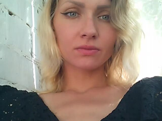 KittY jerks off and gets an incredible orgasm