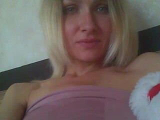 kitty loud bitch hammering pussy with phallus