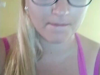 albitaconeja69 perfect black-haired slut fucks vagina