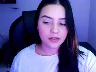 Alicekytelerr cute milf fucks shaved cunt