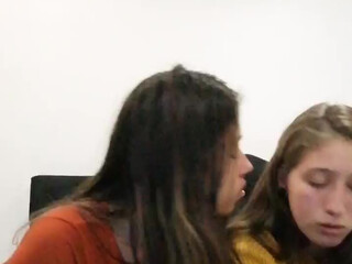 algodondeazucar showing off her body