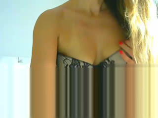 Aylinn28 Busty doll