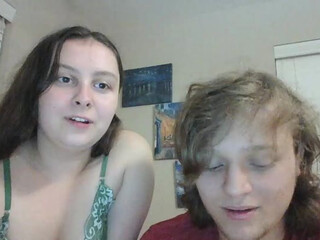 Bits4bits loud female squeals from a great handjob