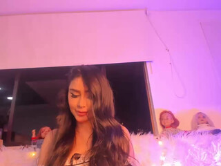 dayaanna busty babe twirls big ass