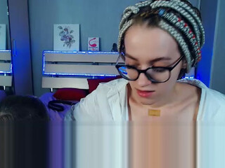 DorothyToby lustful babe pulls on the couch