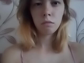 DreamsFox cute slut jerks her pussy on people