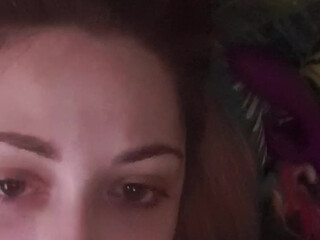 giahot1 naughty brunette seduces with big booty