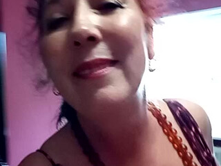 Gypsyesmeralda pretty model fucks pussy