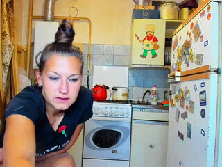 karolina1908 plump brunette masturbating pussy with her hand