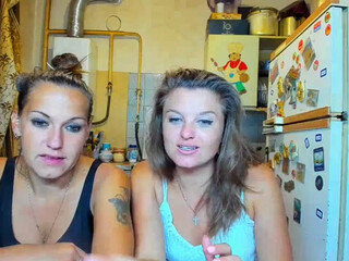 karolina1908 hot blonde with big tits