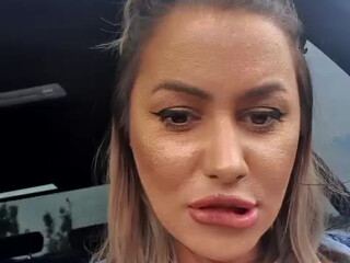 Kirstievegas hot babe jerking off her cunt