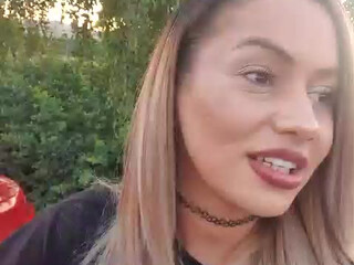 Kirstievegas spread her legs and caresses herself