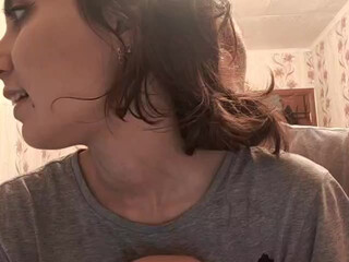 kiskamrrrr shy chick caresses big tits