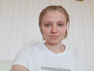 Kura fingers in pussy