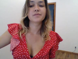 Ledilola latin babe masturbates