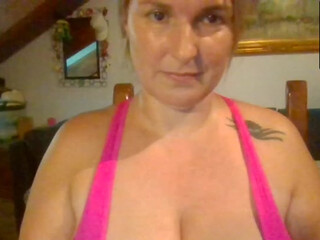 Lucestellata slutty bitch masturbates cunt