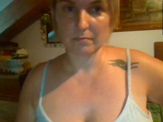 Lucestellata busty hottie gently jerks her cunt