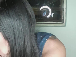 marianne sweet babe masturbates on the bed