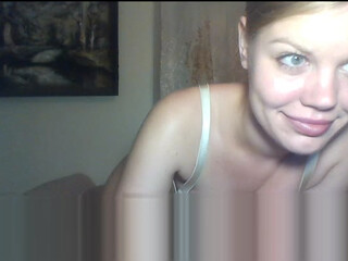 mariannaa Dark haired curva