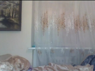 mariannaa beauty sensually satisfies her pussy